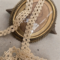 possementbaand-creme-silkebaand-pyntebaand-ribbon-old-possement-vintage-italiensk